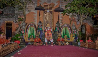 Legong, Bali dansı. Karmaşık parmak hareketleri, karmaşık ayak hareketleri, anlamlı jestler ve yüz ifadeleriyle karakterize edilmiş zarif bir dans biçimidir. Ubud Sarayı, Bali, Endonezya