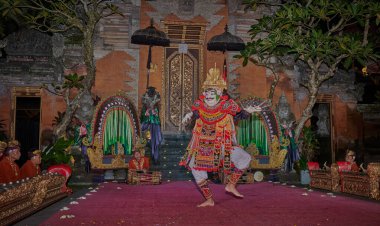 Legong, Bali dansı. Karmaşık parmak hareketleri, karmaşık ayak hareketleri, anlamlı jestler ve yüz ifadeleriyle karakterize edilmiş zarif bir dans biçimidir. Ubud Sarayı, Bali, Endonezya