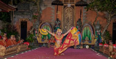 Legong, Bali dansı. Karmaşık parmak hareketleri, karmaşık ayak hareketleri, anlamlı jestler ve yüz ifadeleriyle karakterize edilmiş zarif bir dans biçimidir. Ubud Sarayı, Bali, Endonezya