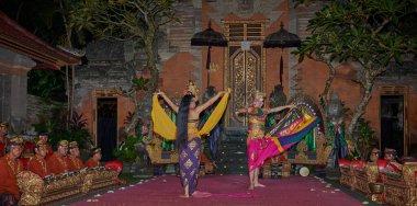 Legong, Bali dansı. Karmaşık parmak hareketleri, karmaşık ayak hareketleri, anlamlı jestler ve yüz ifadeleriyle karakterize edilmiş zarif bir dans biçimidir. Ubud Sarayı, Bali, Endonezya