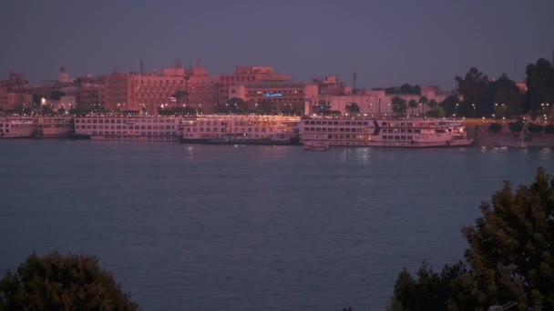 Luxor Egypt Night Shot West Bank Showing Nile River Feluccas — Stockvideo