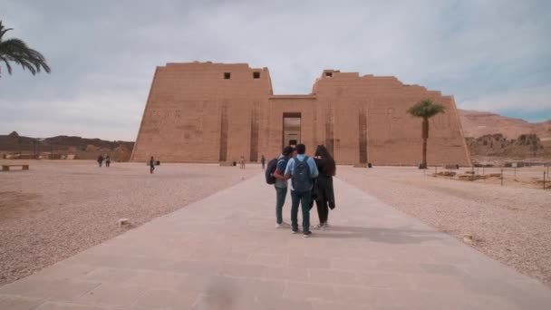 Świątynia Grobowa Ramzesa Iii Medinet Habu Luksorze Egipt Zewnętrzny Widok — Wideo stockowe