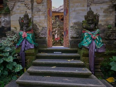 Ubud Saren Agung, resmî adıyla Puri Saren Agung, Endonezya 'nın başkenti Bali' de yer alan tarihi bir yapıdır..
