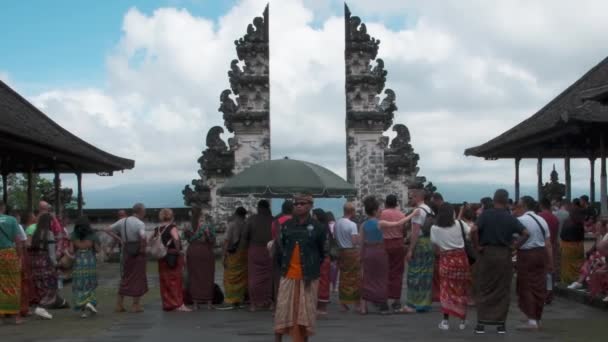Ворота Небесного Храму Лемпуян Карангамасі Регентство Балі Індонезія Кластер Балійських — стокове відео