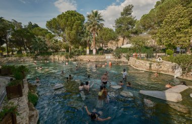 Pamukkale Antika Havuzu olarak da bilinen Kleopatra Antika Havuzları, Türkiye 'nin Hierapolis kentindeki UNESCO Dünya Mirası sahasında yer alıyor.