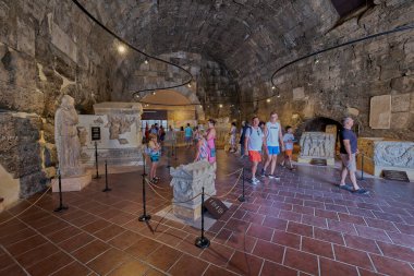 Türkiye 'nin Pamukkale kentindeki Hierapolis Arkeoloji Müzesi restore edilen Orta Roma hamamlarının kalıntıları arasında yer aldı.