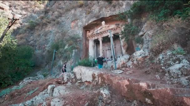 阿明塔斯陵墓 Tomb Amyntas Fethiye Tomb 位于土耳其穆拉的费提耶 是一座古代希腊岩石凿成的陵墓 座落于莱西亚的古代Telmessos 当时是阿契美尼德帝国的封地 — 图库视频影像