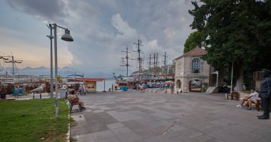 Antalya 'nın Kaleici ilçesinin eteğindeki eski Marina kenti. Antalya 'nın ilk limanıydı. Hala balıkçı tekneleri ve yatlarla aktif.