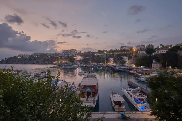Antalya 'nın Kaleici ilçesinin eteğindeki eski Marina kenti. Antalya 'nın ilk limanıydı. Hala balıkçı tekneleri ve yatlarla aktif.