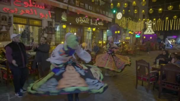 Bailarina Folclórica Tanoura Egipto Actuando Vivo Calle Muizz Cairo Egipto — Vídeos de Stock