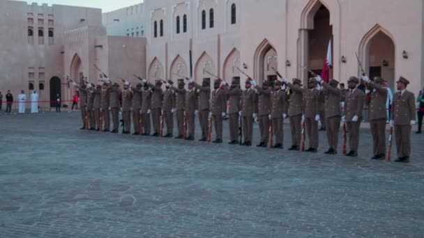 Resimen Band Angkatan Bersenjata Qatar Tampil Langsung Desa Budaya Katara — Stok Video