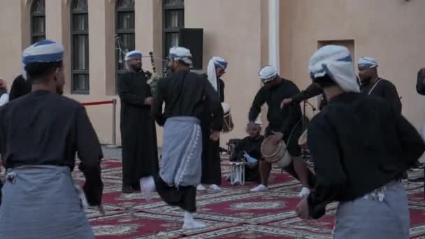 卡塔尔多哈Katara文化村2023年Afc亚洲杯下午拍摄期间阿曼传统民间舞蹈 Ardah舞蹈 现场表演 — 图库视频影像