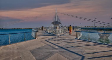 Lusail Yaya Köprüsü, Lusail, Katar 'daki Glass Köprüsü Qetaifan Adası' nın güney 1, 2 ve 3..
