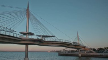 Lusail şehri, Katar-19 Şubat 2024: Lusail Köprüsü, Güney 1, 2 ve 3 nolu Qetaifan adaları boyunca uzanan bir asma köprüdür..