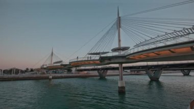 Lusail şehri, Katar-19 Şubat 2024: Lusail Köprüsü, Güney 1, 2 ve 3 nolu Qetaifan adaları boyunca uzanan bir asma köprüdür..