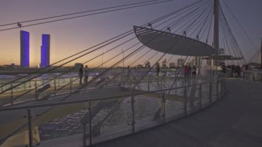 Lusail kenti, Katar-16 Şubat 2024: Lusail Köprüsü, Güney 1, 2 ve 3 nolu Qetaifan adaları boyunca uzanan asma köprüdür. İyi geceler.