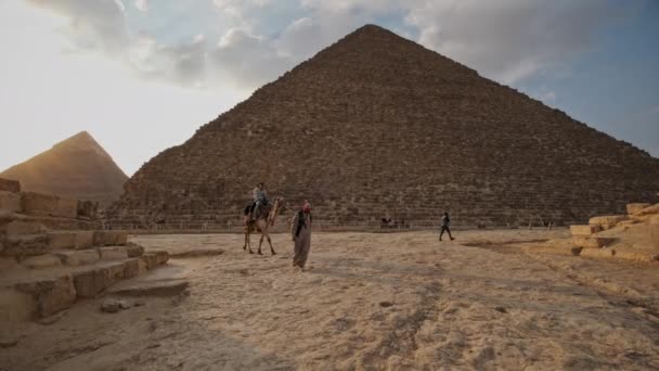 2023年1月7日 吉萨金字塔建筑群 Giza Necropolis 下午拍摄 展示吉萨的三座主要金字塔以及附属金字塔和其他建筑的残骸 — 图库视频影像