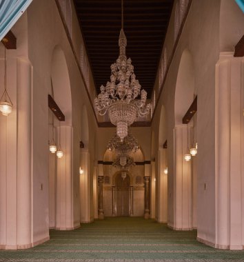 Kahire, Mısır- 30 Aralık 2023: El-Hakim Camii, El-Anwar lakaplı, Mısır 'ın Kahire kentinde tarihi bir camidir. Adını altıncı Fatimid halifesi ve 16. İsmail İmam olan Hekim Ba-Amr Allah 'tan almıştır.. 