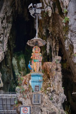 Gombak 'daki Batu Mağaraları, Selangor Malezya iç çekimleri Hindu tanrılarının heykellerini gösteriyor.