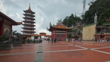 Genting Highlands, Pahang, Malezya - 8 Nisan 2024: The Chin Swee Caves Temple Genting Highlands 'ın en manzaralı bölgesinde bulunan Çin tapınağıdır.