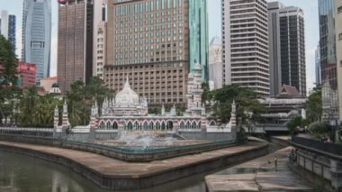 Kuala Lumpur, Malezya-Nisan 15 2024: Jamek Camii, resmi olarak Sultan Abdul Samad Jamek Camii (Malay: Mescid Jamek Sultan Abdul Samad) Kuala Lumpur, Malezya 'daki en eski camilerden biridir. .