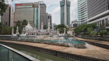 Jamek Camii (Malay: Mescid Jamek Sultan Abdul Samad Camii), Malezya 'nın başkenti Kuala Lumpur' daki en eski camilerden biridir. . 