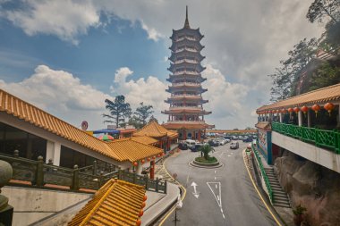 Genting Highlands, Pahang, Malezya 'daki Chin Sweet Caves Tapınağı Genting Highlands' in en manzaralı bölgesinde yer alan bir Çin tapınağıdır.