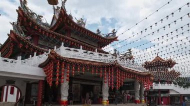 Malezya 'nın Kuala Lumpur kentindeki Thean Hou Tapınağı, Çin deniz tanrıçası Mazu' nun 1.67 dönümlük Robson Tepeleri 'nde bulunan altı katlı bir tapınağıdır.