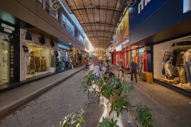 Fethiye eski Paspatur çarşısı Fethiye, Mula, Türkiye dar sokakların küçük dükkanlar, zanaatkarlar ve kafelerle dolu olduğu yer.