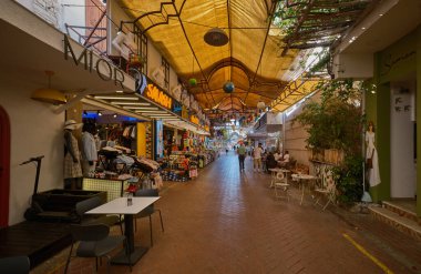 Fethiye eski Paspatur çarşısı Fethiye, Mula, Türkiye dar sokakların küçük dükkanlar, zanaatkarlar ve kafelerle dolu olduğu yer.