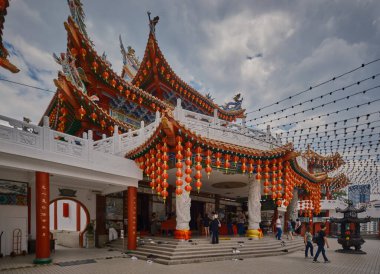 Malezya 'nın Kuala Lumpur kentindeki Thean Hou Tapınağı, Çin deniz tanrıçası Mazu' nun 1.67 dönümlük Robson Tepeleri 'nde bulunan altı katlı bir tapınağıdır.