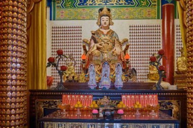 Malezya 'nın Kuala Lumpur kentindeki Thean Hou Tapınağı, Çin deniz tanrıçası Mazu' nun 1.67 dönümlük Robson Tepeleri 'nde bulunan altı katlı bir tapınağıdır.