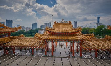 Malezya 'nın Kuala Lumpur kentindeki Thean Hou Tapınağı, Çin deniz tanrıçası Mazu' nun 1.67 dönümlük Robson Tepeleri 'nde bulunan altı katlı bir tapınağıdır.