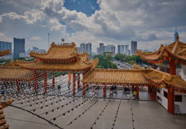 Malezya 'nın Kuala Lumpur kentindeki Thean Hou Tapınağı, Çin deniz tanrıçası Mazu' nun 1.67 dönümlük Robson Tepeleri 'nde bulunan altı katlı bir tapınağıdır.