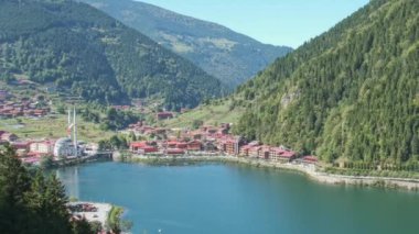 Uzungl Gölü, Trabzon ilinin Trabzon ilçesinin güneyinde yer alan bir göldür..