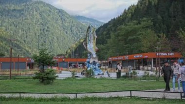 Uzungl, Trabzon -Türkiye - 27 Eylül 2024: Uzungl Gölü (Uzungl Gölü) veya yerel Romeyka dilinde: eraho, Trabzon şehrinin güneyinde yer alan bir göldür..