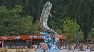 Uzungl, Trabzon -Türkiye - 27 Eylül 2024: Uzungl Gölü (Uzungl Gölü) veya yerel Romeyka dilinde: eraho, Trabzon şehrinin güneyinde yer alan bir göldür..