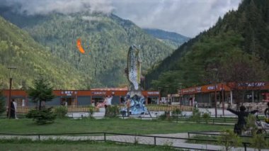 Uzungl Gölü, Trabzon ilinin Trabzon ilçesinin güneyinde yer alan bir göldür..