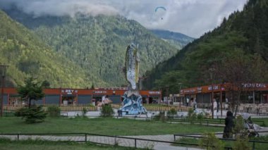 Uzungl, Trabzon -Türkiye - 27 Eylül 2024: Uzungl Gölü (Uzungl Gölü) veya yerel Romeyka dilinde: eraho, Trabzon şehrinin güneyinde yer alan bir göldür..