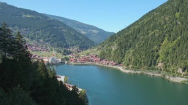 Uzungl Gölü, Trabzon ilinin Trabzon ilçesinin güneyinde yer alan bir göldür..