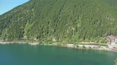 Uzungl Gölü, Trabzon ilinin Trabzon ilçesinin güneyinde yer alan bir göldür..