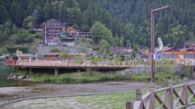 Uzungl Gölü, Trabzon ilinin Trabzon ilçesinin güneyinde yer alan bir göldür..