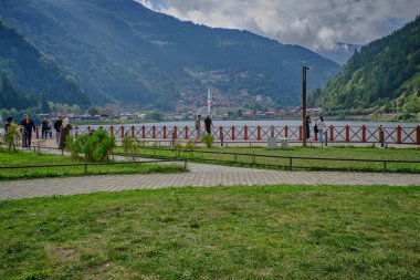 Uzungl Gölü, Trabzon ilinin Trabzon ilçesinin güneyinde yer alan bir göldür..