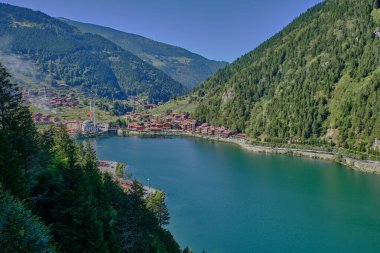 Uzungl Gölü, Trabzon ilinin Trabzon ilçesinin güneyinde yer alan bir göldür..