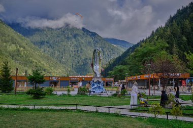 Uzungl Gölü, Trabzon ilinin Trabzon ilçesinin güneyinde yer alan bir göldür..