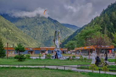 Uzungl Gölü, Trabzon ilinin Trabzon ilçesinin güneyinde yer alan bir göldür..