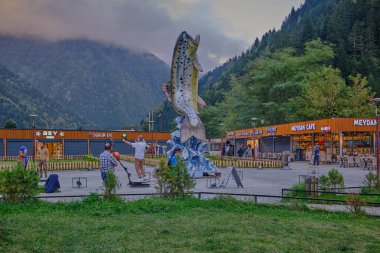 Uzungl Gölü, Trabzon ilinin Trabzon ilçesinin güneyinde yer alan bir göldür..