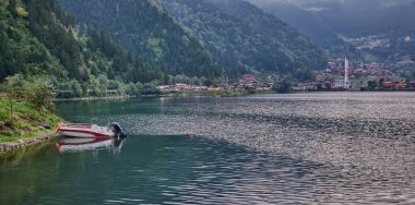 Uzungl Gölü, Trabzon ilinin Trabzon ilçesinin güneyinde yer alan bir göldür..