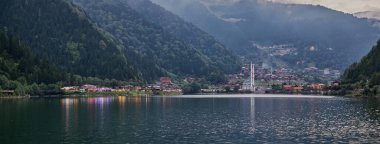 Uzungl Gölü, Trabzon ilinin Trabzon ilçesinin güneyinde yer alan bir göldür..