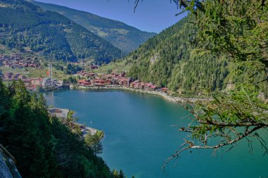 Uzungl Gölü, Trabzon ilinin Trabzon ilçesinin güneyinde yer alan bir göldür..